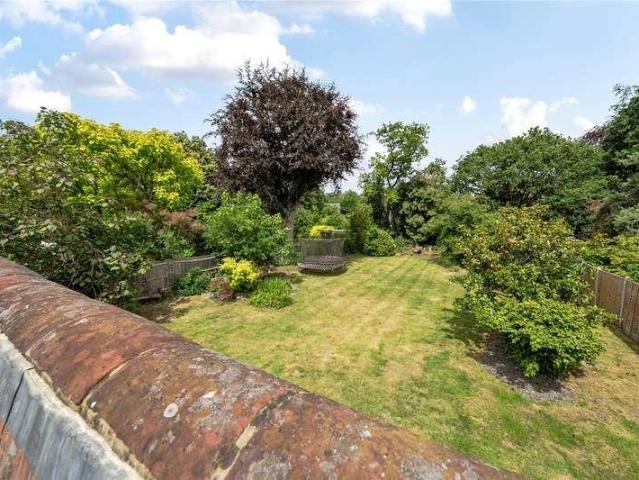 House for sale in Heol-las, Surrey