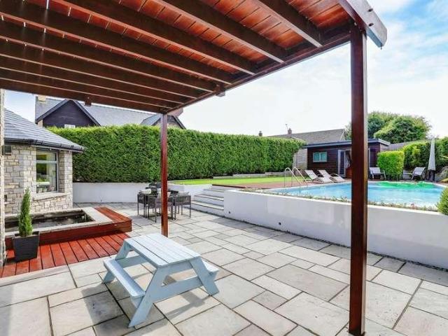 House for sale in Llan-Maes, Wales
