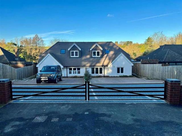 House for sale in Bourne End, Pouchen End