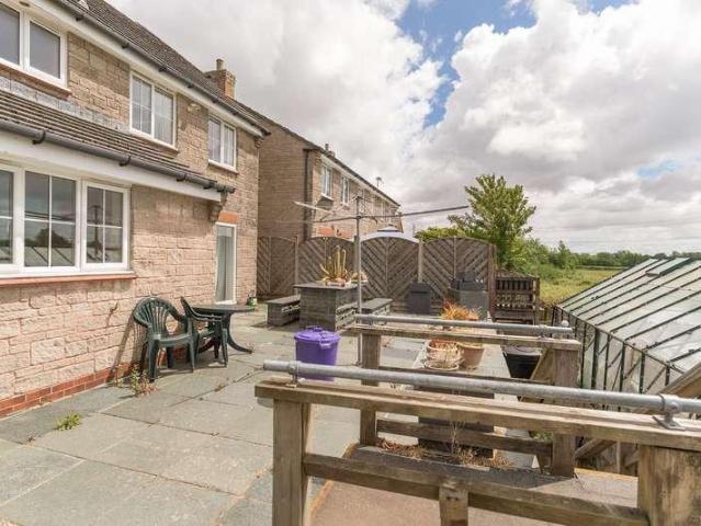 House for sale in Coedkernew, Wales