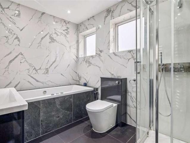 House for sale in Summerstown, Greater London