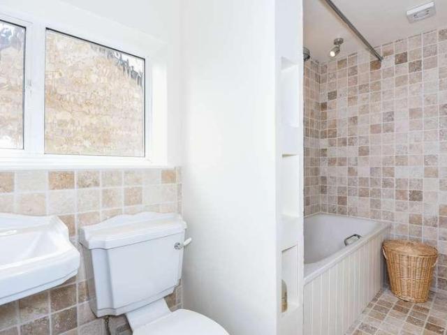 House for sale in Henley-on-Thames, Berrick Salome