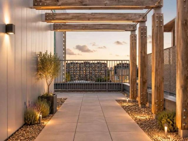 House for sale in London Borough of Lewisham, New Cross