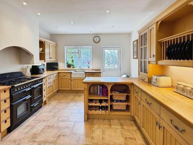 House for sale in Woodley