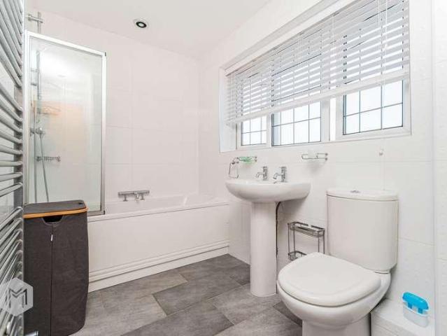 House for sale in Bradshaw, Lee Bank