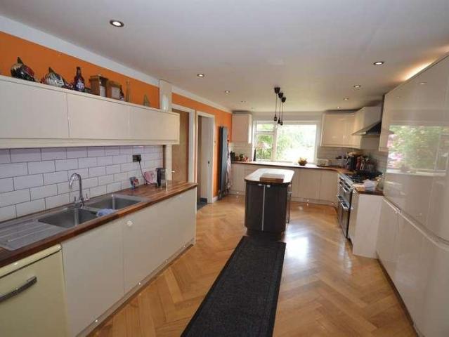 House for sale in Chipping Hill, Essex