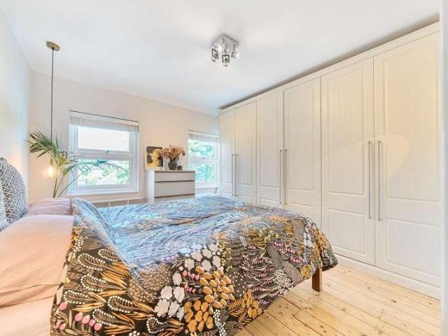 House for sale in Teddington, Ham