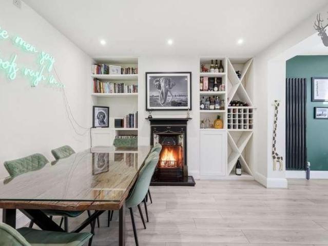House for sale in Lambourne, Epping