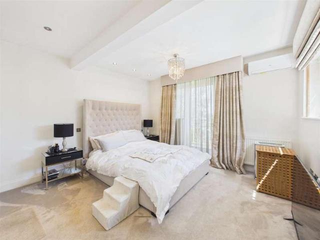 House for sale in Greater London
