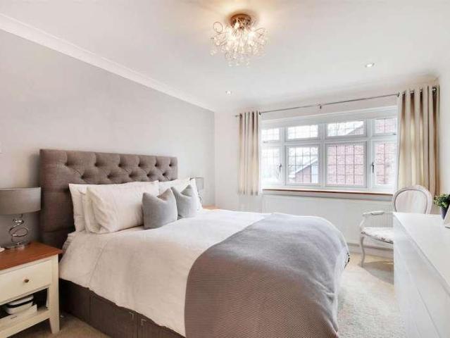 House for sale in Longfield and New Barn, Monks Orchard