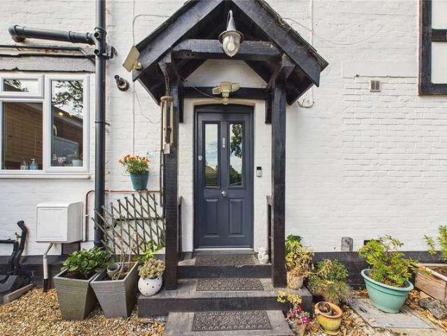 House for sale in Heol-las, Surrey