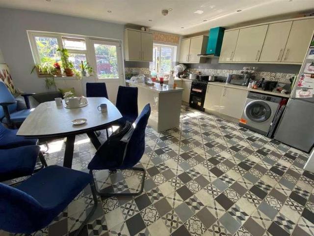 House for sale in Dagenham, Dagenham
