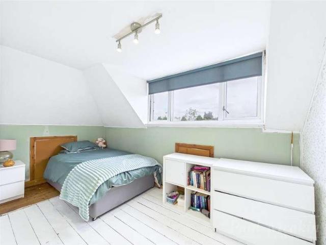 House for sale in London Borough of Croydon, Selsdon