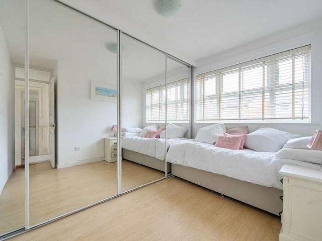 House for sale in Fole, Surrey