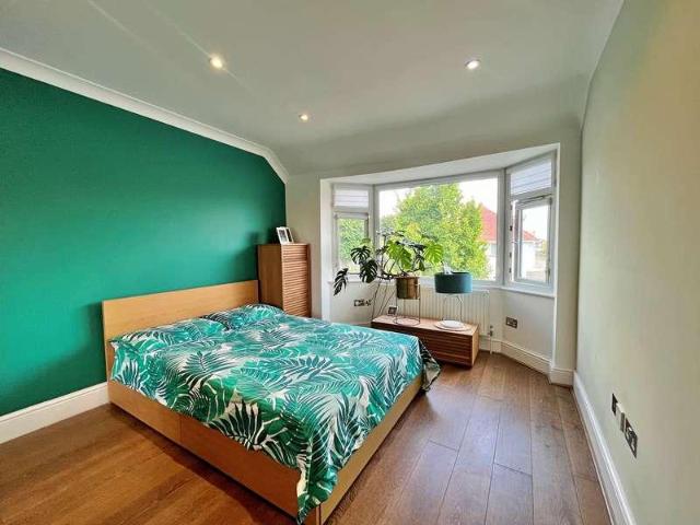 House for sale in London Borough of Ealing, Greenford