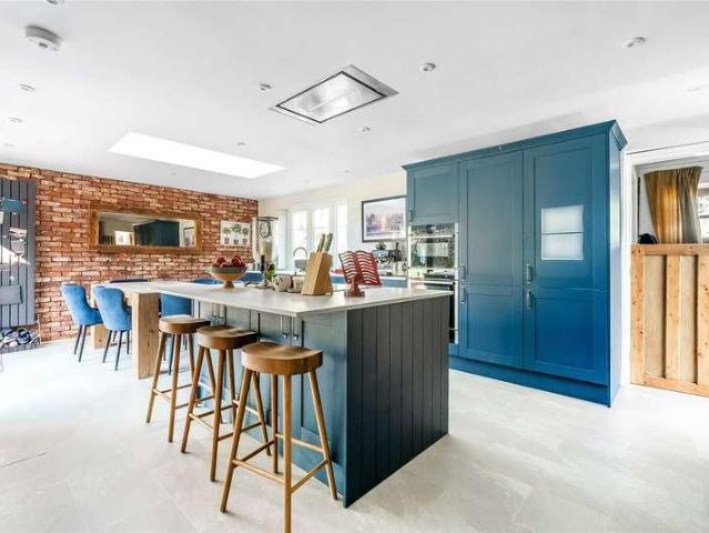House for sale in Fairlands, Guildford