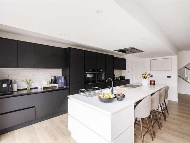 House for sale in Dale Hill, Essex