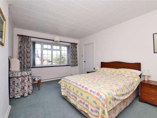 House for sale in Tattenham Corner, Red Hill