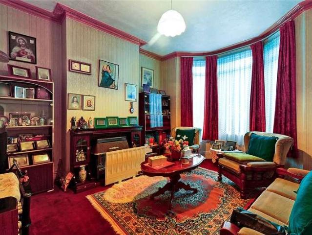 House for sale in Bellenden, Greater London