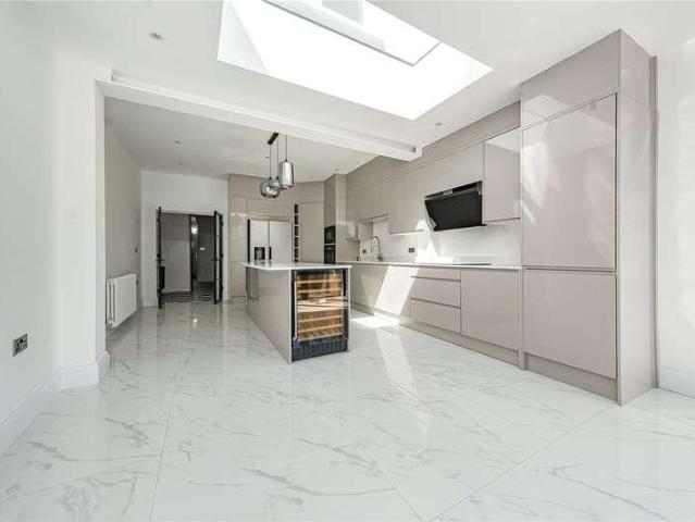 House for sale in New Malden, Greater London