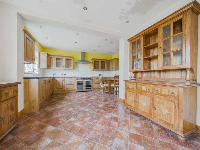 House for sale in Northwood, Northwood
