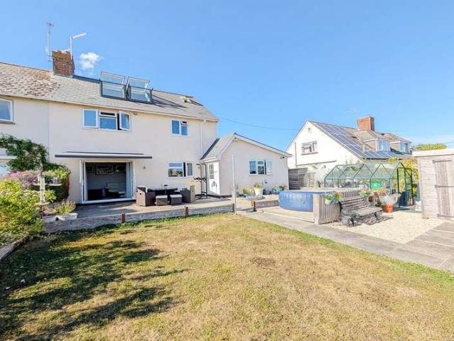 House for sale in Manston, West Orchard
