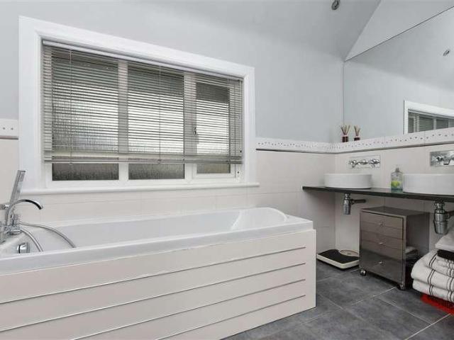 House for sale in Upton, Acol