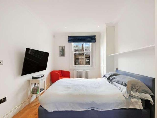 House for sale in Earl's Court, Greater London