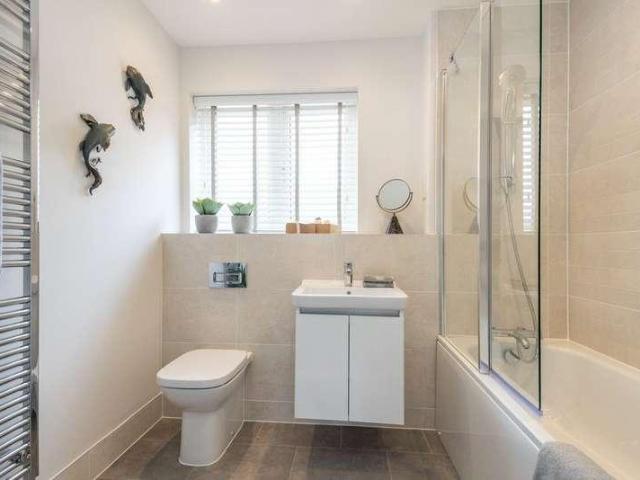 House for sale in Mindenhurst, Heol-las