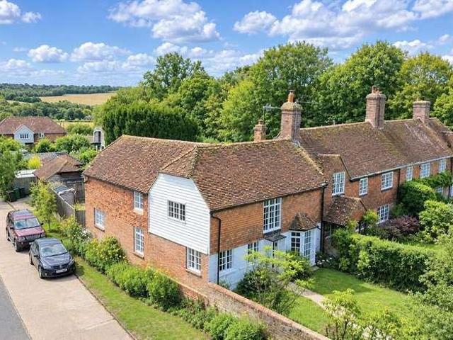 House for sale in Ewhurst Green, Heathlands