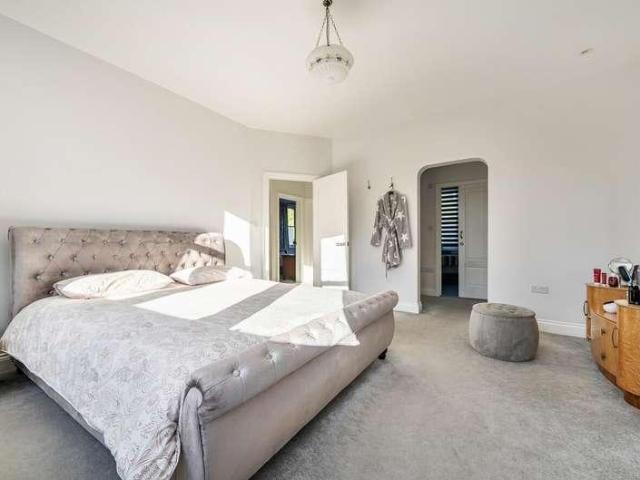House for sale in Woodside Park, Greater London
