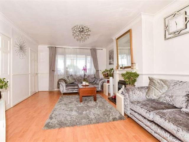 House for sale in Allington, Midway