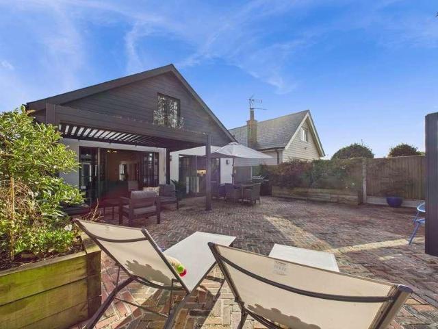 House for sale in Upton, Acol