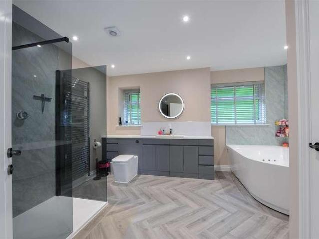 House for sale in Kingswood, Midway