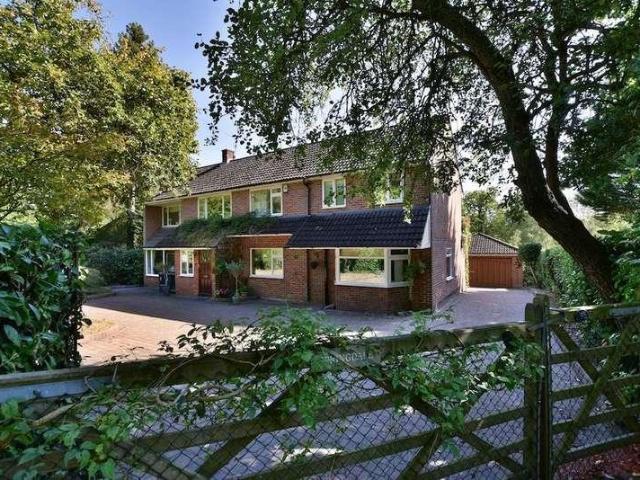 House for sale in Egypt, Farnham Common