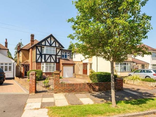 House for sale in Hatch End, Greater London