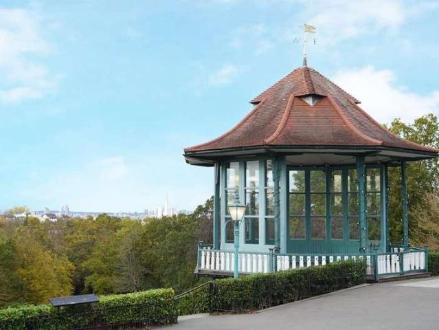 House for sale in London Borough of Lewisham, Forest Hill