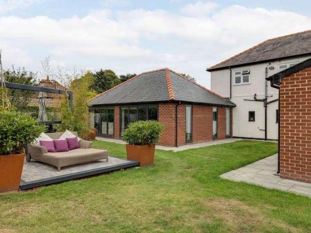 House for sale in Ellesmere Port, Burton
