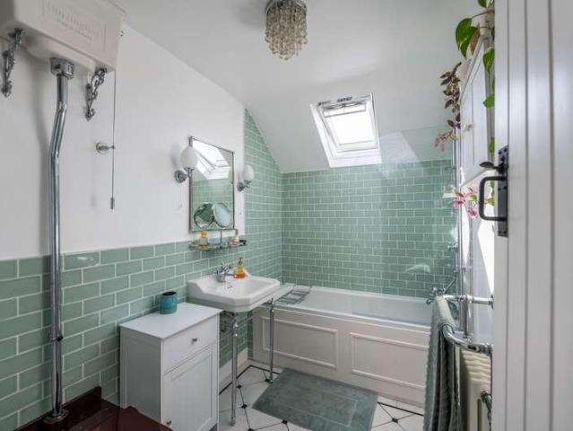 House for sale in Pachesham Park, Surrey
