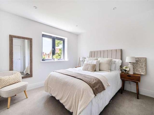 House for sale in Dettingen Park, Deepcut