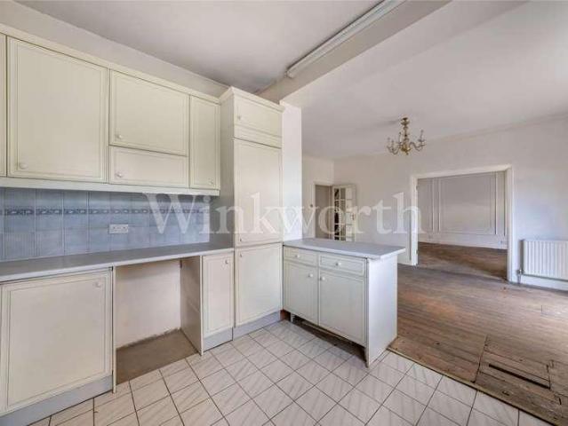 House for sale in Golders Green, Greater London