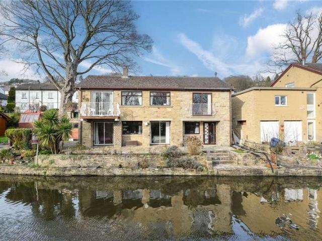House for sale in Riddlesden, West Yorkshire