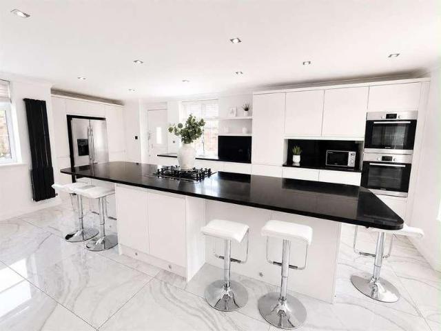 House for sale in Elstree and Borehamwood, Borehamwood
