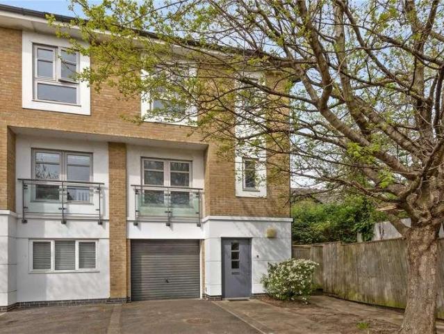 House for sale in Furzedown, Greater London