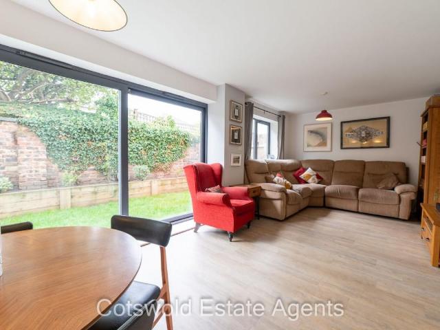 House for sale in Ewens Farm, Golden Valley