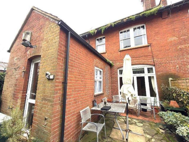 House for sale in Spring Park, Luton