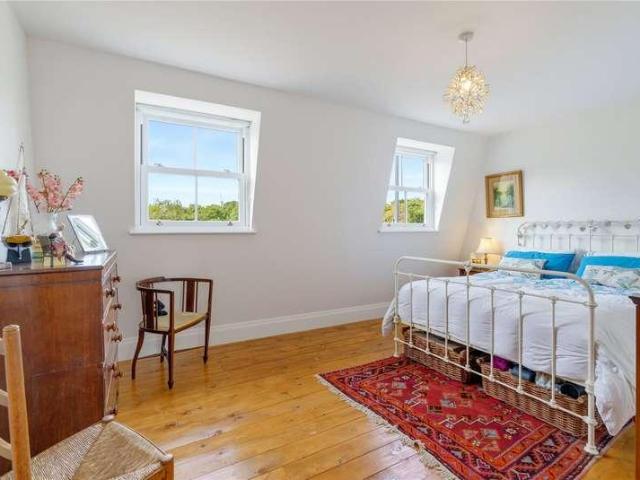 House for sale in Falcon Estate, Greater London