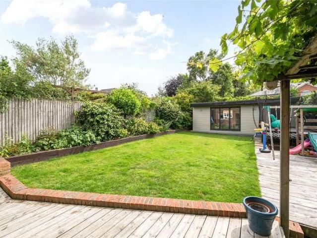 House for sale in Heol-las, Surrey