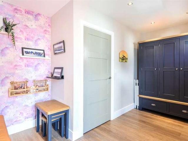 House for sale in Kingswood