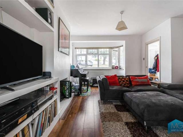 House for sale in Mill Hill, Greater London